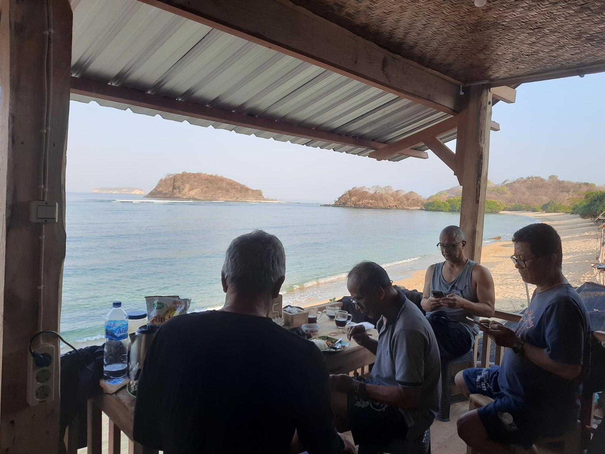 Boneputeh Homestay Taliwang Exteriör bild