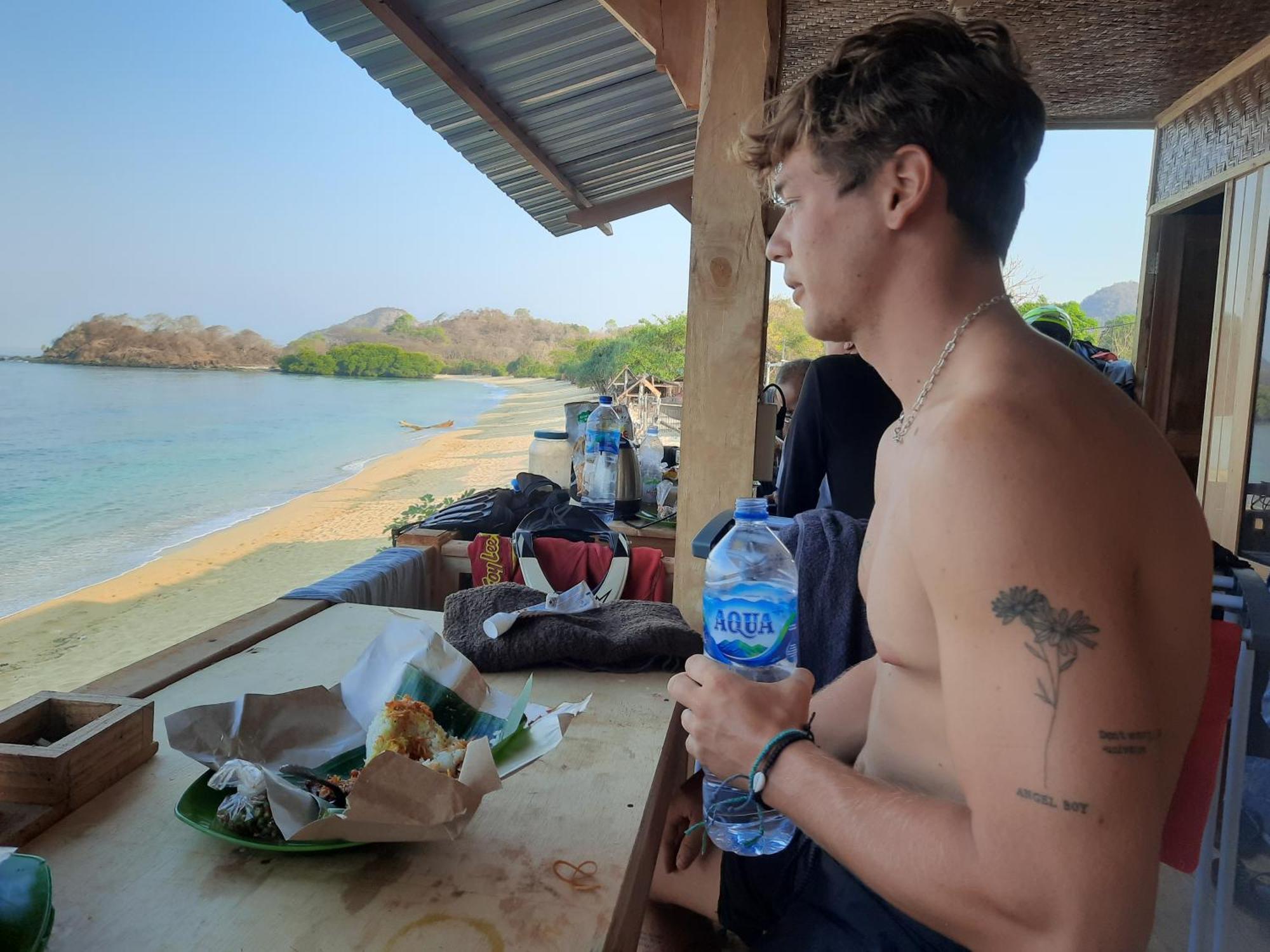 Boneputeh Homestay Taliwang Exteriör bild