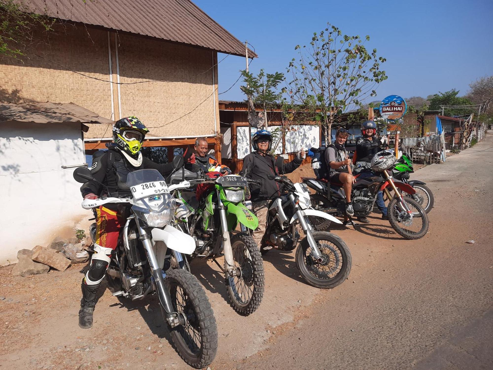 Boneputeh Homestay Taliwang Exteriör bild