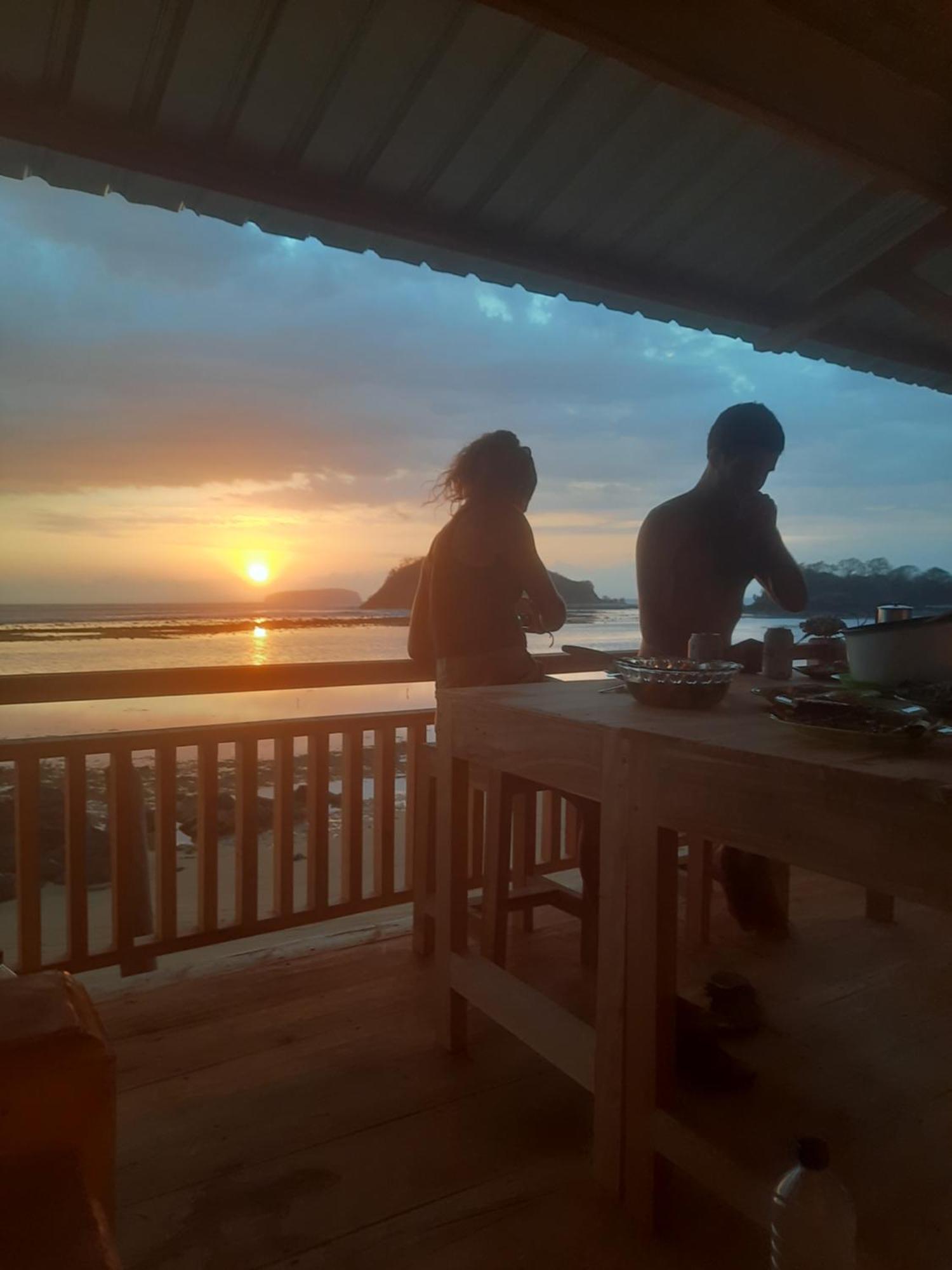 Boneputeh Homestay Taliwang Exteriör bild