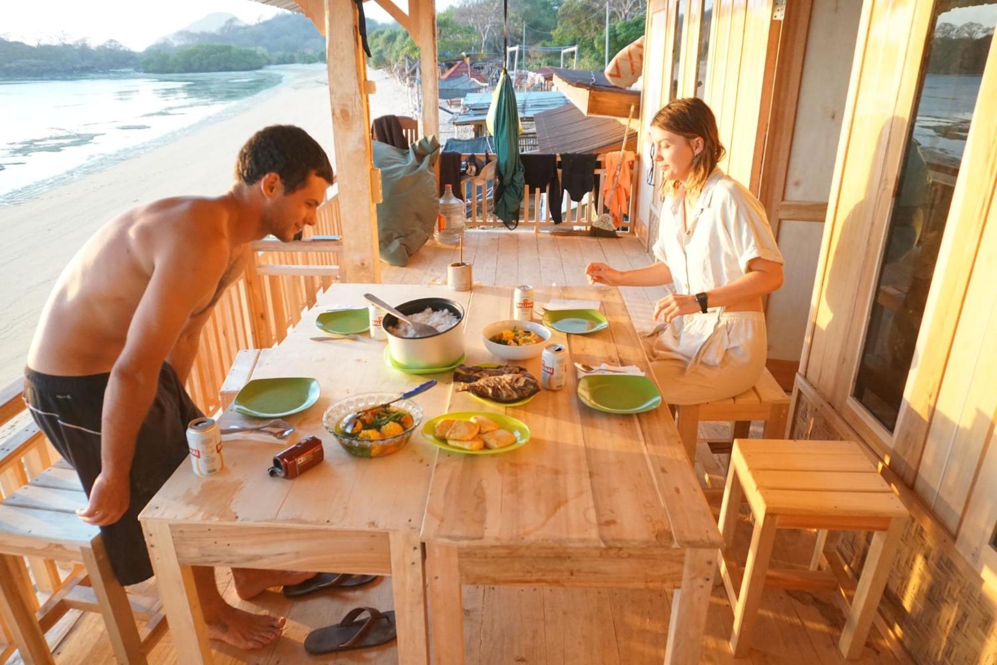 Boneputeh Homestay Taliwang Rum bild